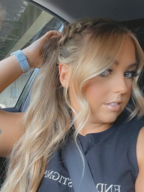 Steph James hot actress image
