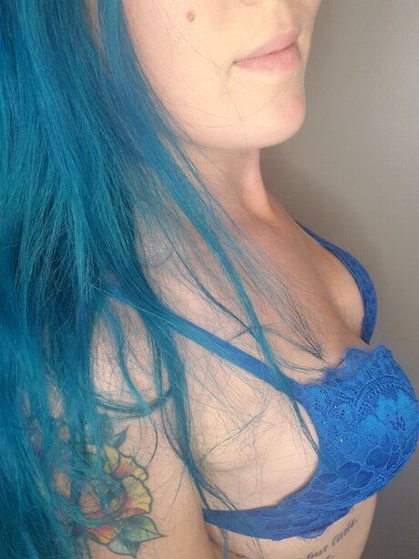 Tiny Blue nude actress pic