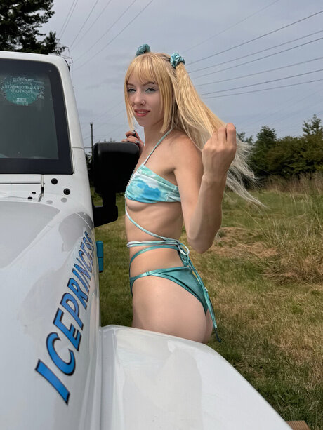 Ice Princess_ nude star photo