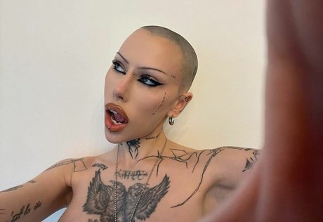 Siiickbrain estrella porno bonita fotos