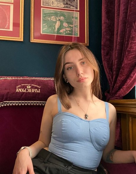 thickbabyzara actriz de alta definición imagen