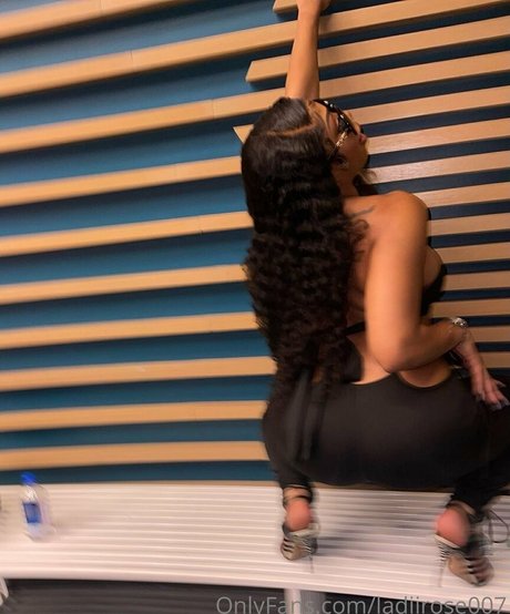 bodyonrose étoile érotique image