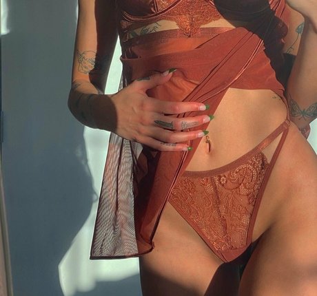 Rebellious hooligans modelo adulto imagen