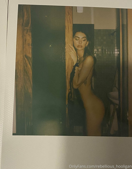 Rebellious hooligans actrice libre image