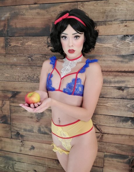 Joanie Brosas estrella sexy archivo