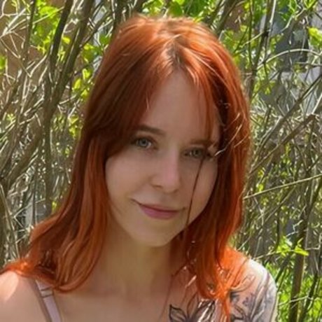 Denly sexo modelo imágenes