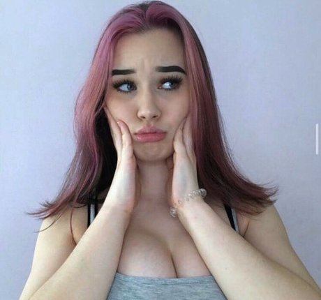 Anna Langley haut modèle img