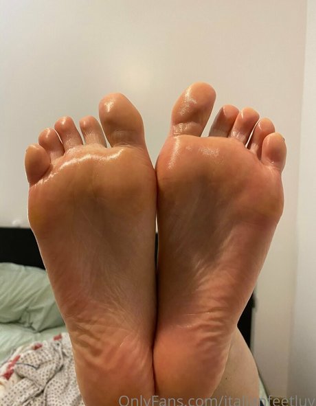 italianfeetluv actriz de desnudos imagen