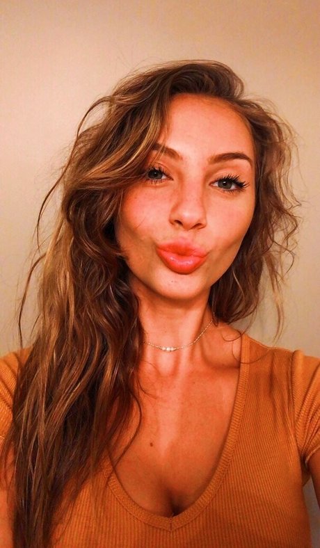 Kaelyn Myers haut étoile photos