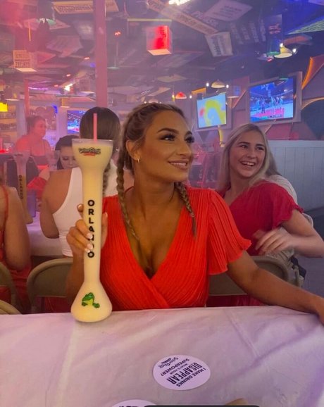 Lizzy Decologero modèle érotique archive