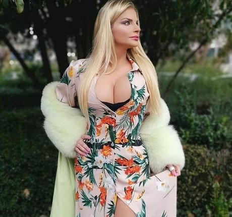 Francesca Cipriani modèle porno img