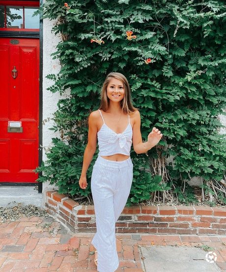 Hailey Lower modelo atractivo fotos