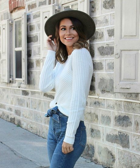 Hailey Lower arte estelar foto