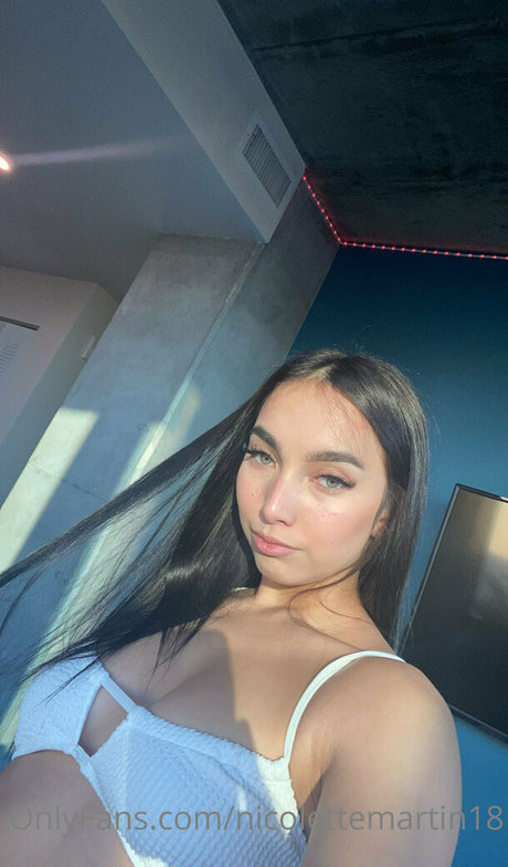 Lilibaby18 modèle érotique archive