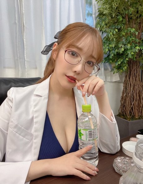 Koyoi Konan estrella del sexo archivo