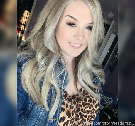 stormieadams93 actrice pornographique collection