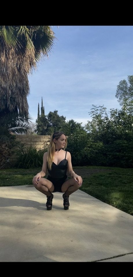 Nikole Nash beau modèle img