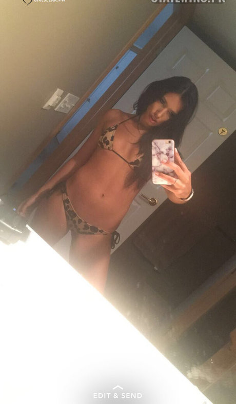 Madelyn Karoub modèle hd galeries