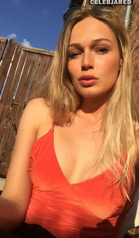 Frederikke Bach joli modèle image