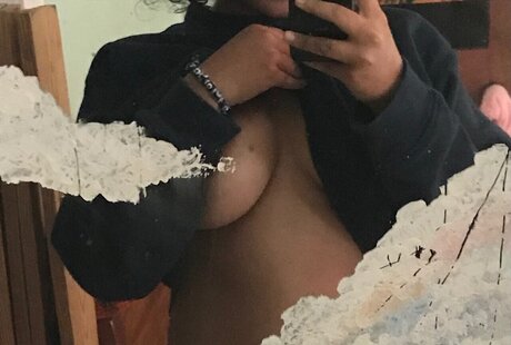 Venusian Olivia sexy pornstar photo