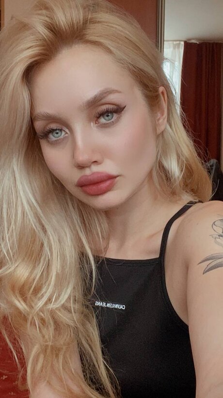 BlondeBaby nude star photos