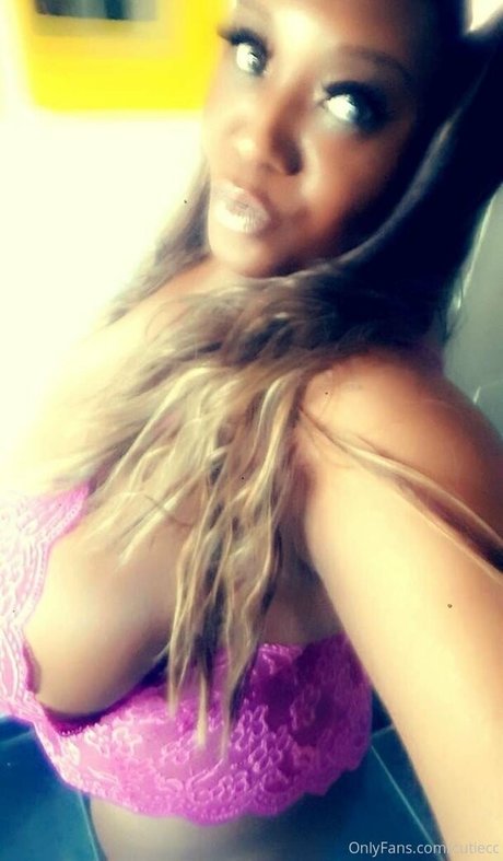 cutiecc actriz desnuda foto