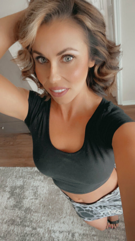 ulauryn gemini sexy model pictures