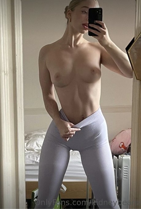 kizzyrain estrella sexy imágenes