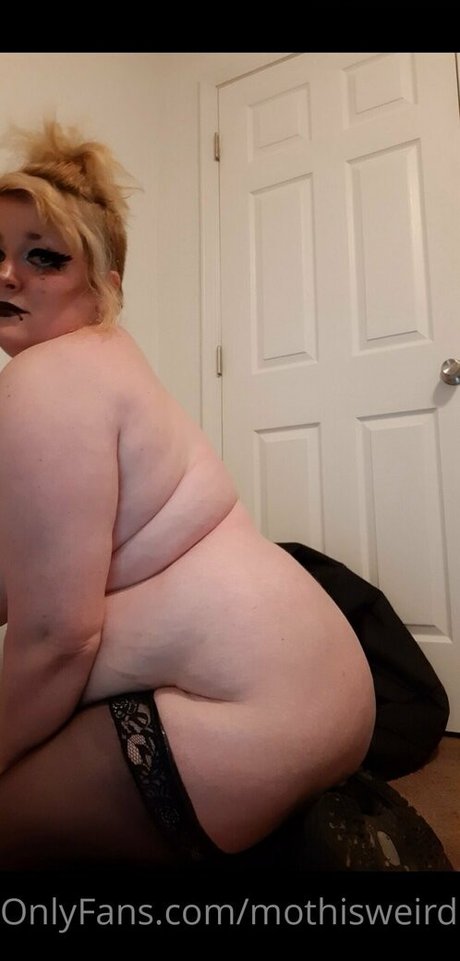 mothisweird model beautiful photo