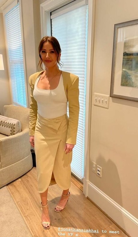 Ellie Goulding mannequin photos