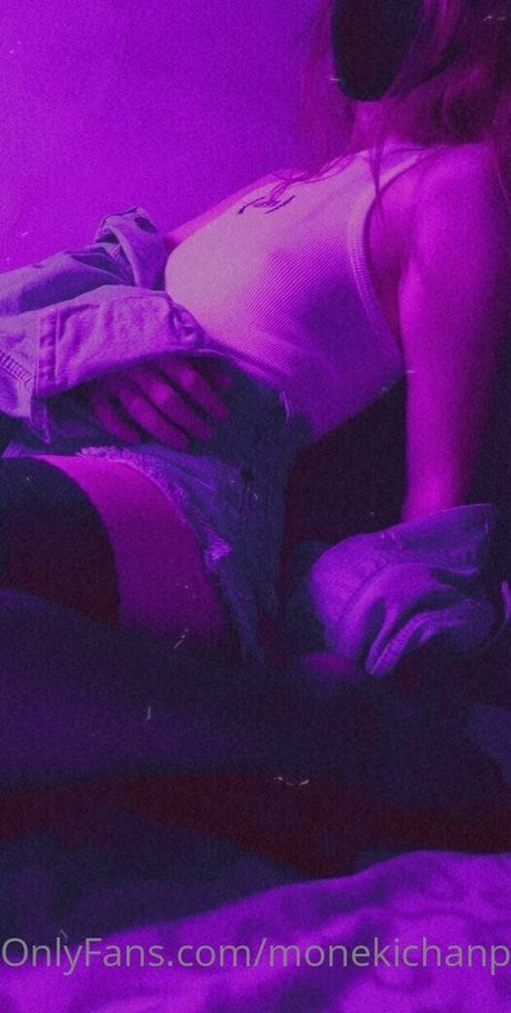 moneki actriz desnuda galerías