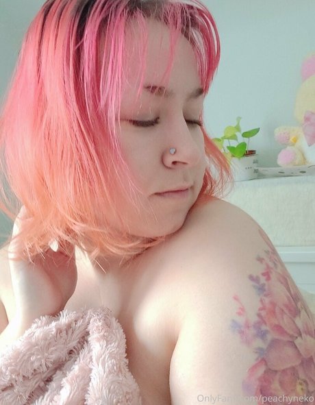 peachyneko modèle parfait galerie