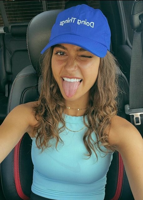 Renee Maudlena Noe modelo atractivo foto