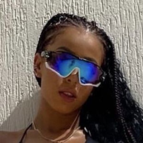 Isis Pequine top actress pics
