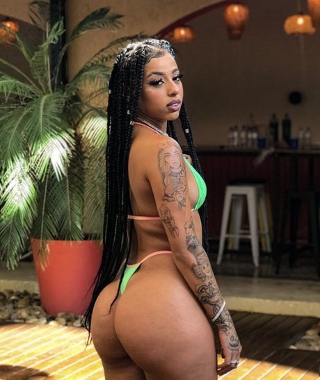 Isis Pequine model pornographic img