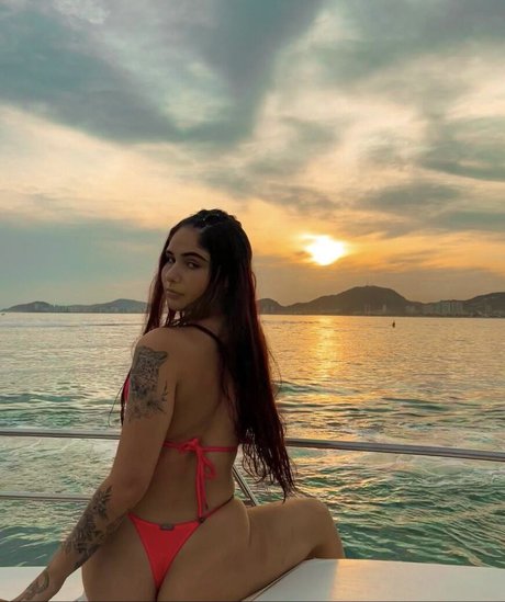 Lia Dumbra top model pictures