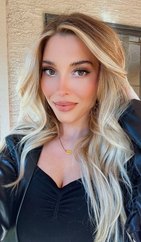 Taylor Mathis model beautiful galleries