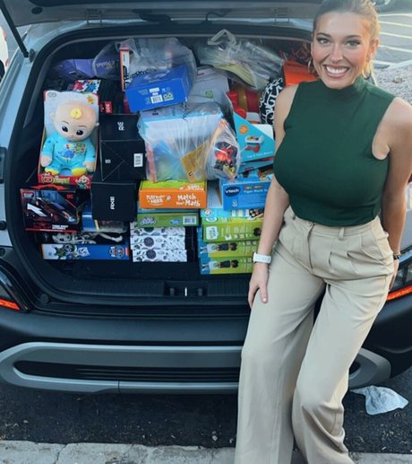 Taylor Mathis estrella hermosa galería