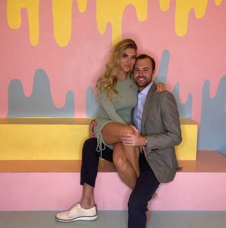 Taylor Mathis modelo erótico archivo