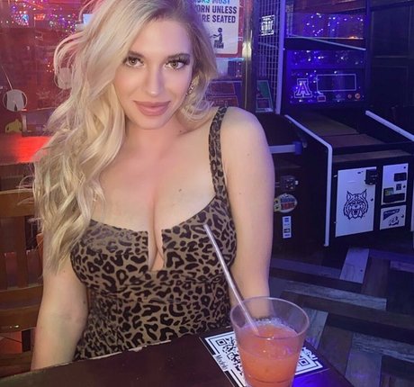 Taylor Mathis belle star du porno img