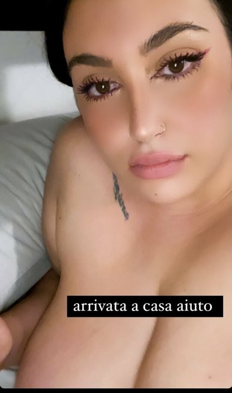 Alessia Barbarossa modelo desnuda galerías