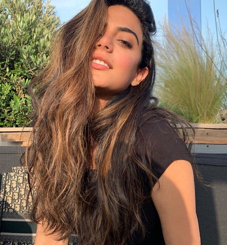 Emeraude Toubia actriz erótica imágenes