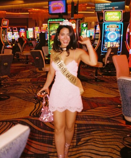 Emeraude Toubia modèle artistique galerie