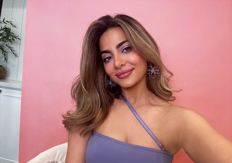 Emeraude Toubia sexo estrella galería