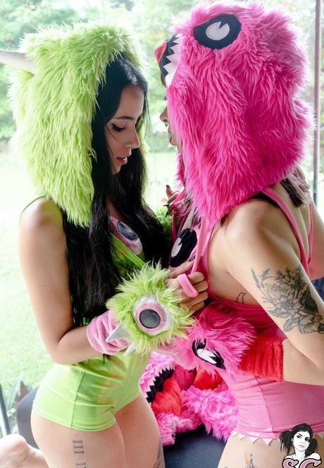 Sunnie Max star erotic pic