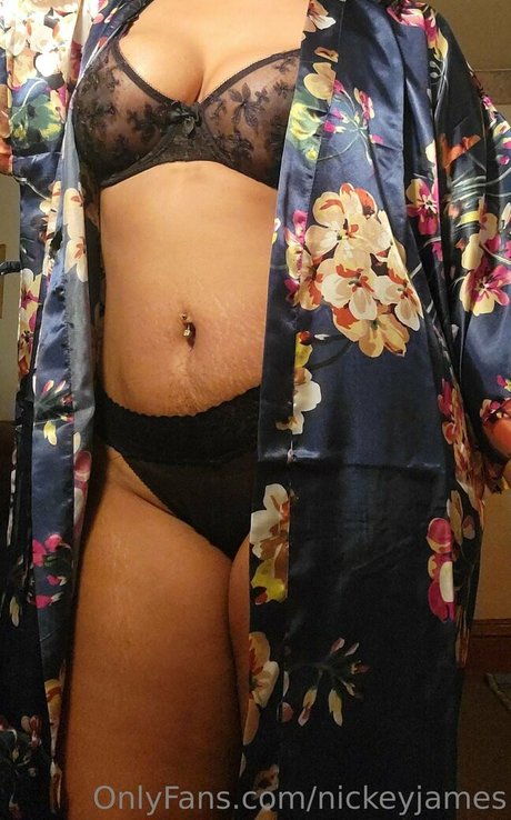 nickeyjames modèles nus archive