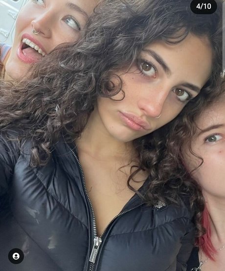 Bella Ossi modèle pornographique archive