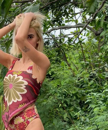 Manu Gavassi nus de stars du porno photo