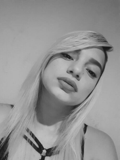 Chiquis art model galleries