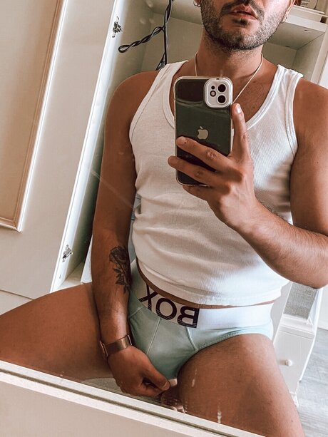 Yi it model adult image